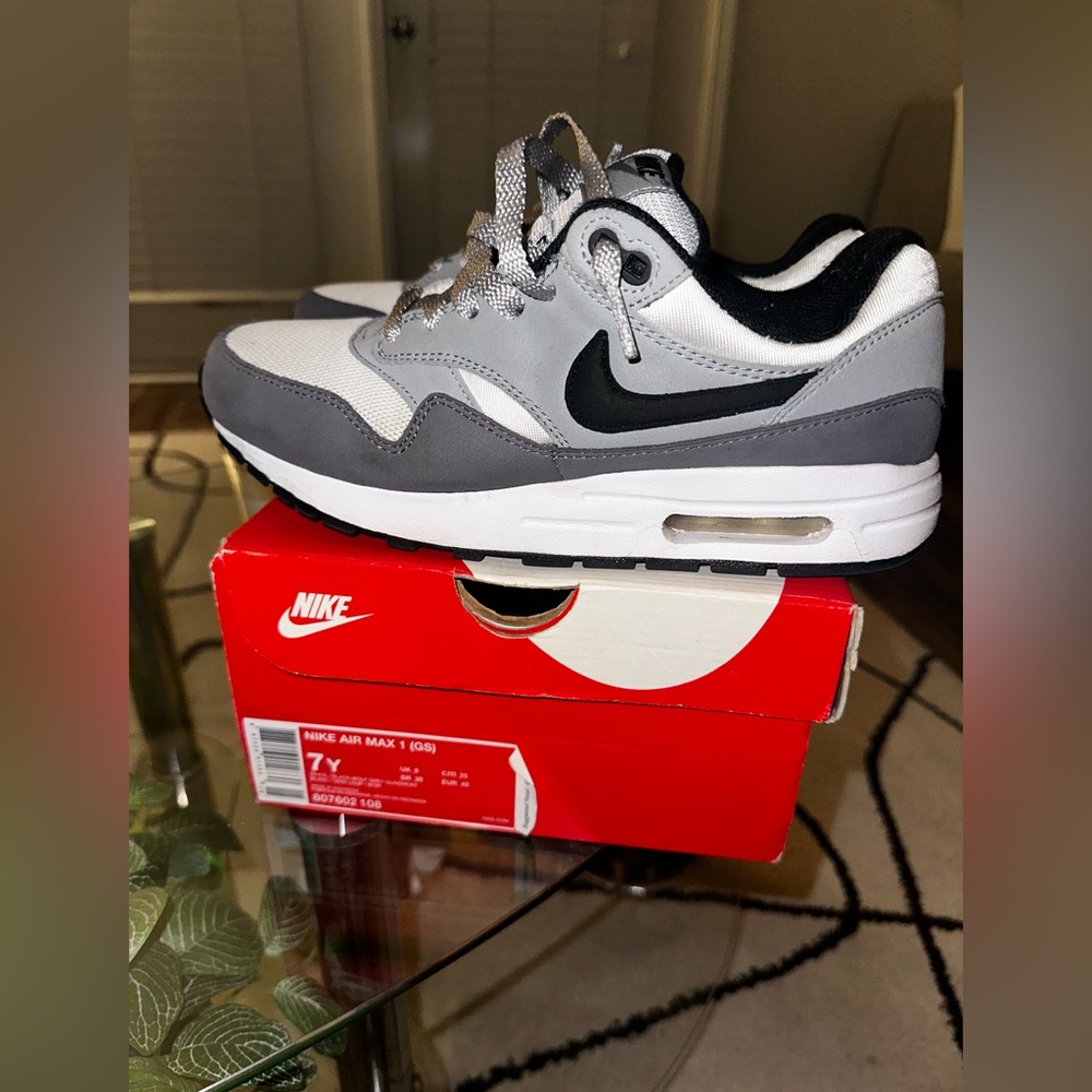 Nike Air Max 1. Stain on front, but can be washed out. Size 7Y